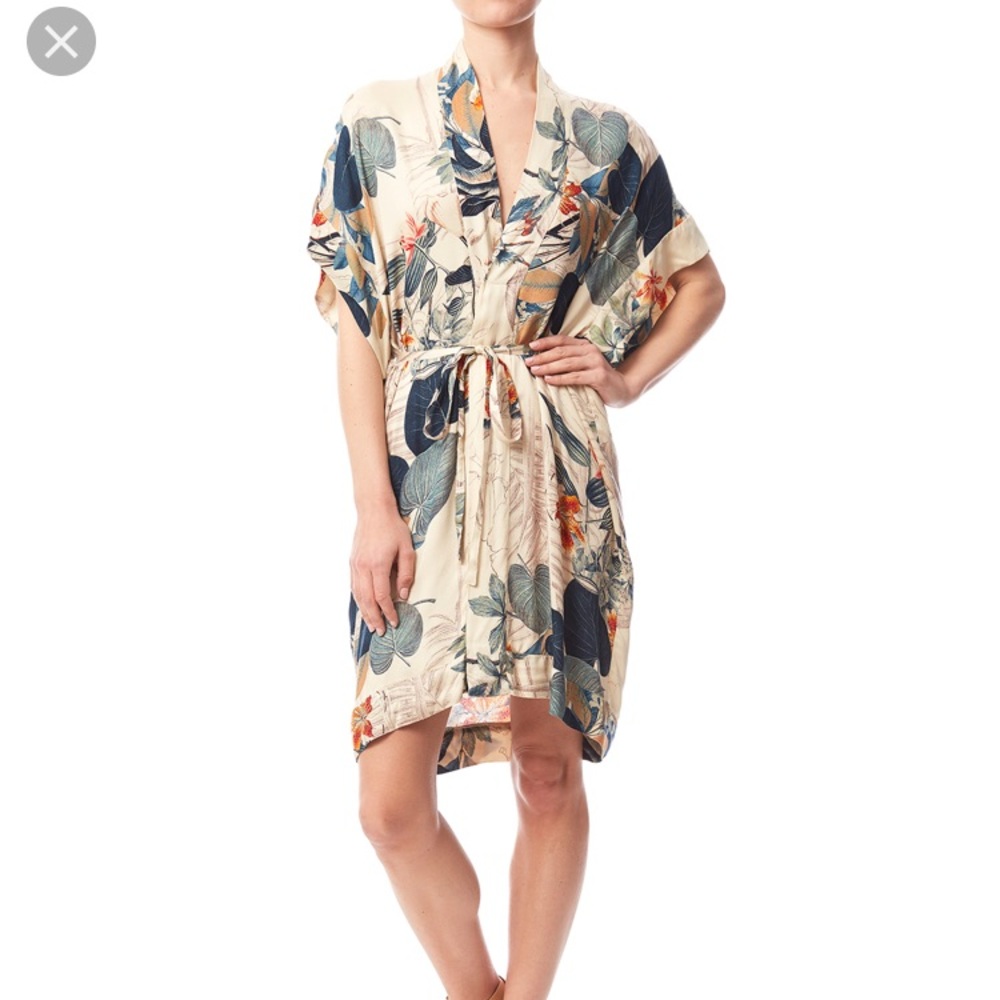 Dress Forum printed “kimono” dress